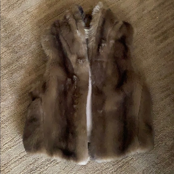 Faux fur vest - Picture 1 of 3